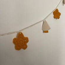 Load image into Gallery viewer, Small Christmas Crochet Bunting
