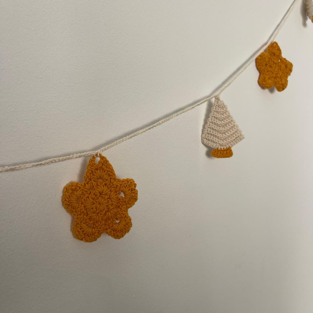 Small Christmas Crochet Bunting