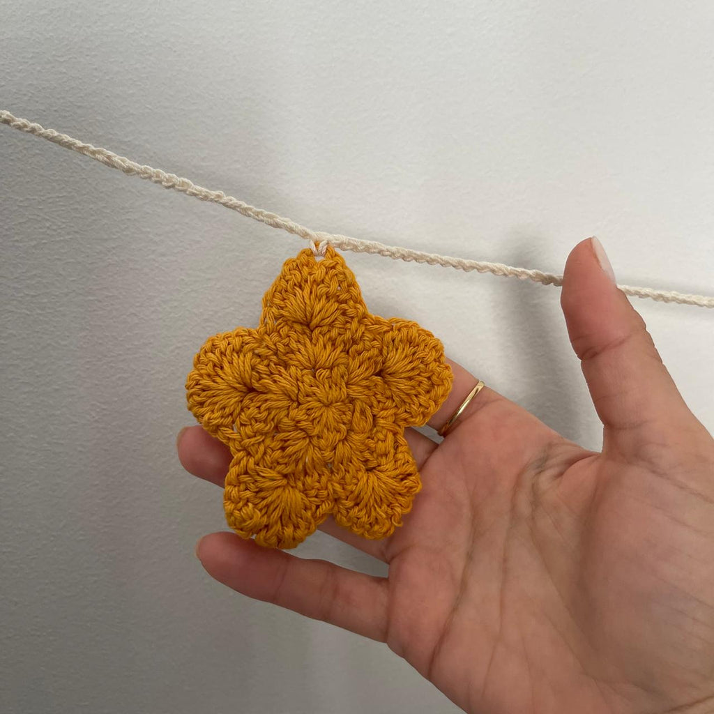 Small Christmas Crochet Bunting