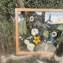 Load image into Gallery viewer, Pressed Flower Frame 01
